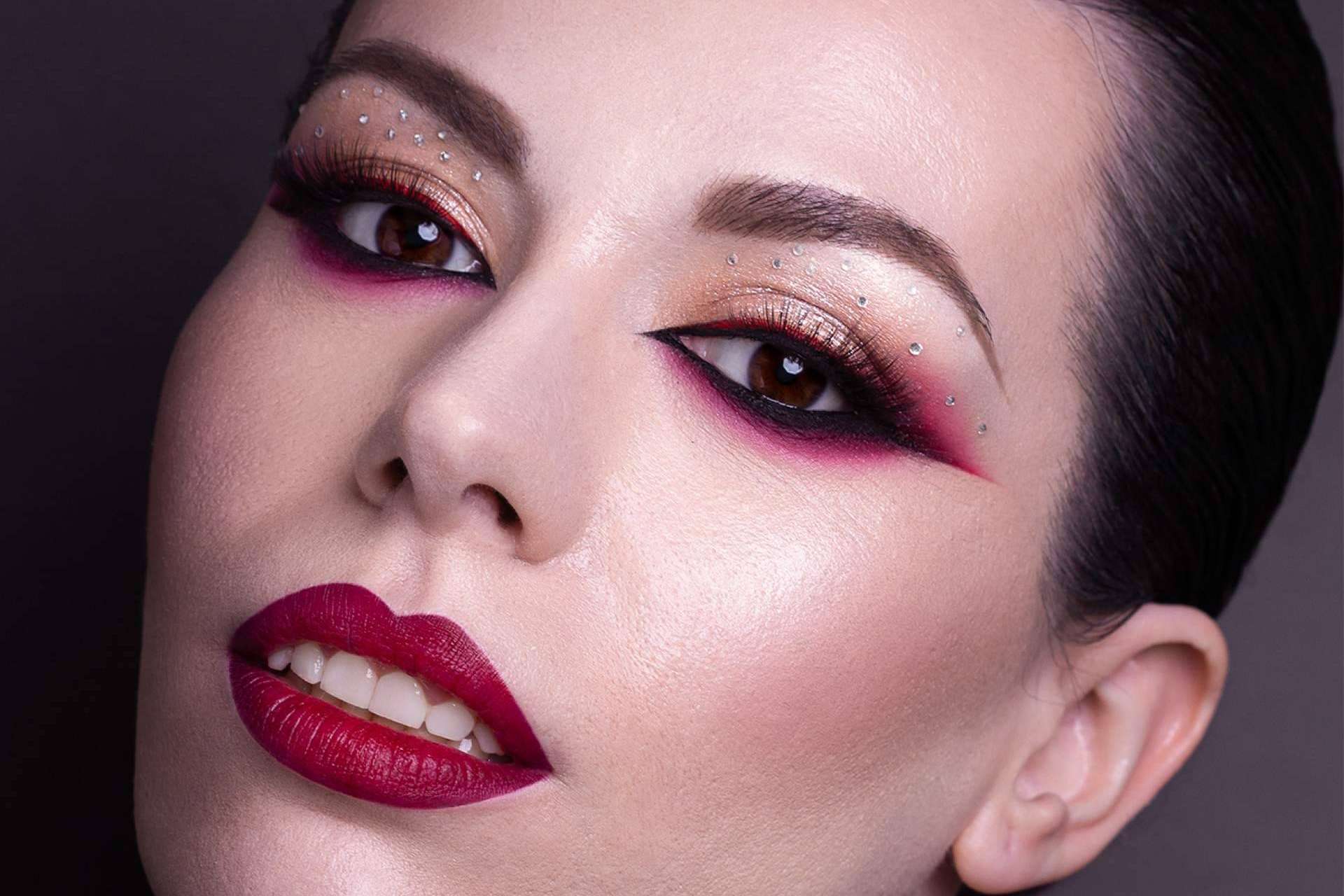Cómo convertir un hobby en negocio con las formaciones de maquillaje profesional de Javier Romero
