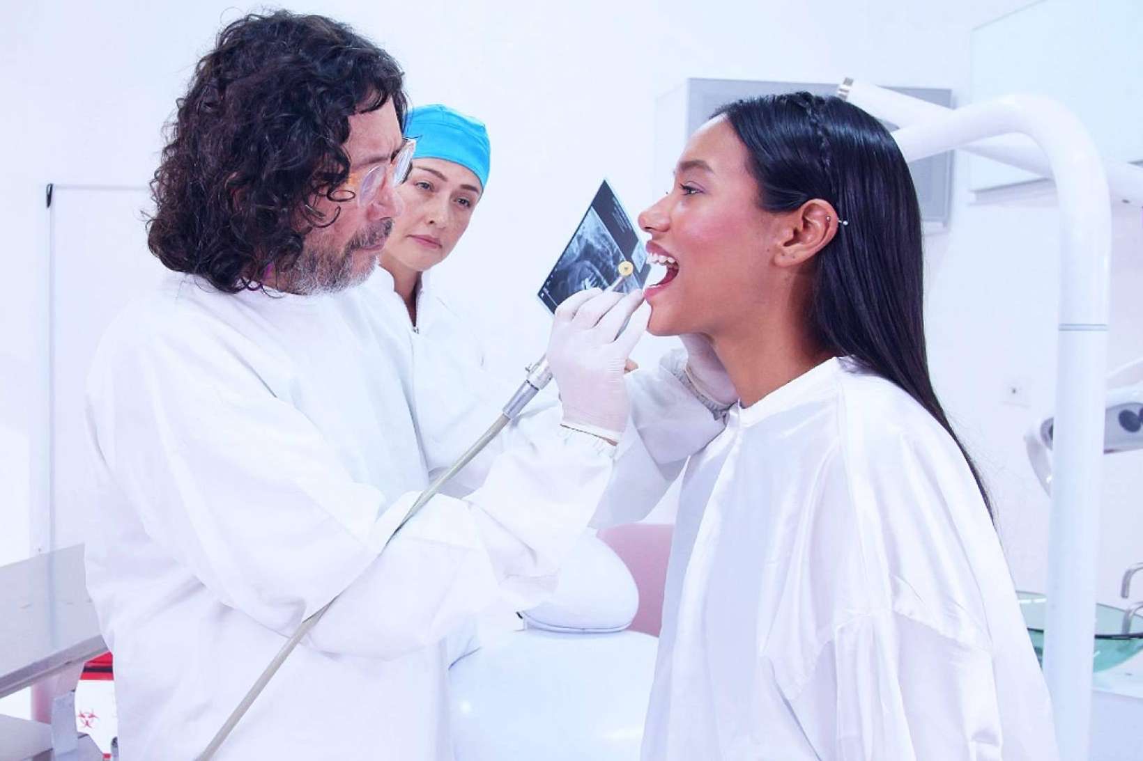 Una sonrisa saludable y radiante es posible con el servicio especializado en Ortodoncia de Odontología de Marlon Becerra