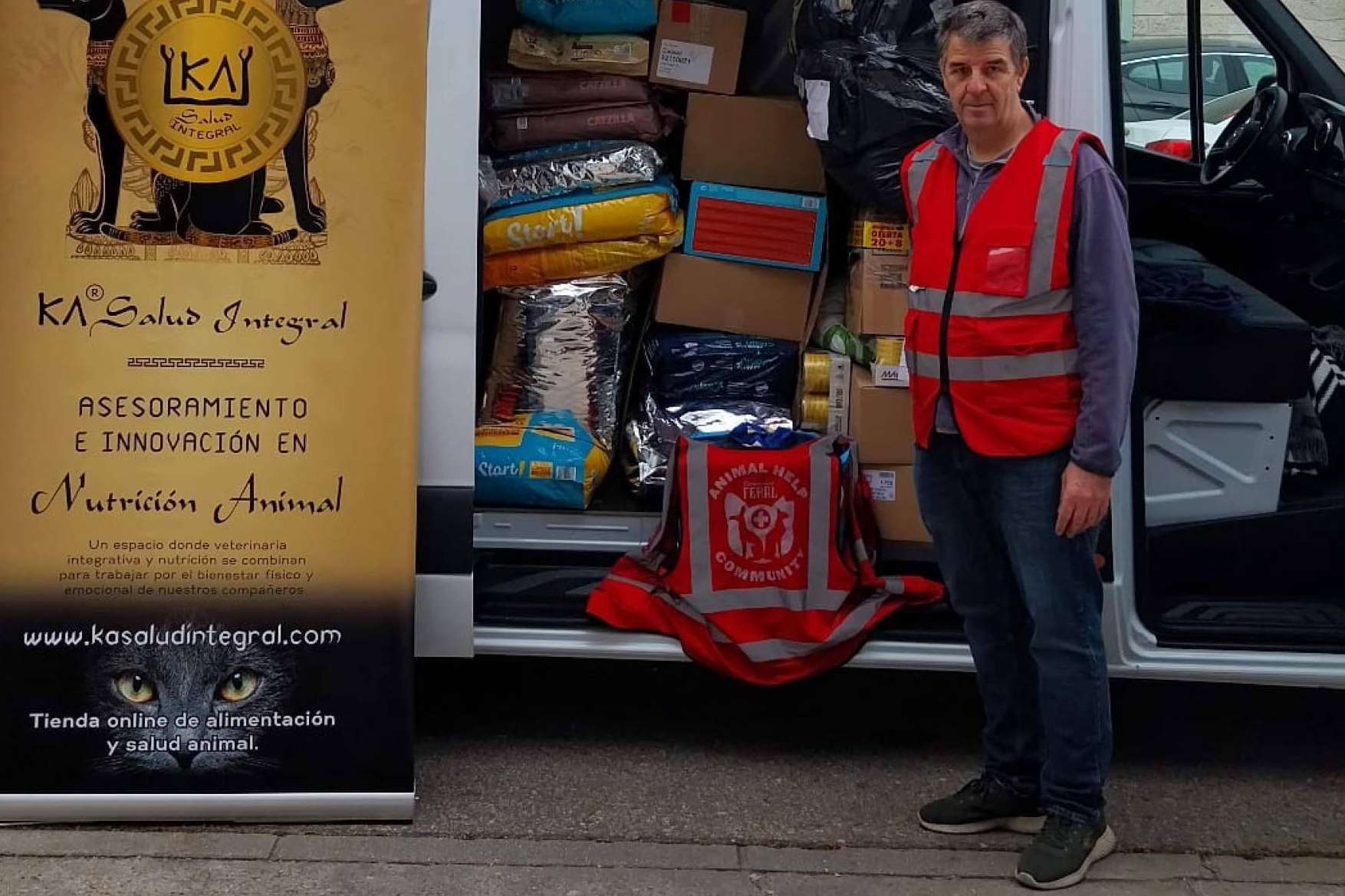 La iniciativa Solidaridad Feral lleva alimentos y materiales a refugios impactados por la DANA