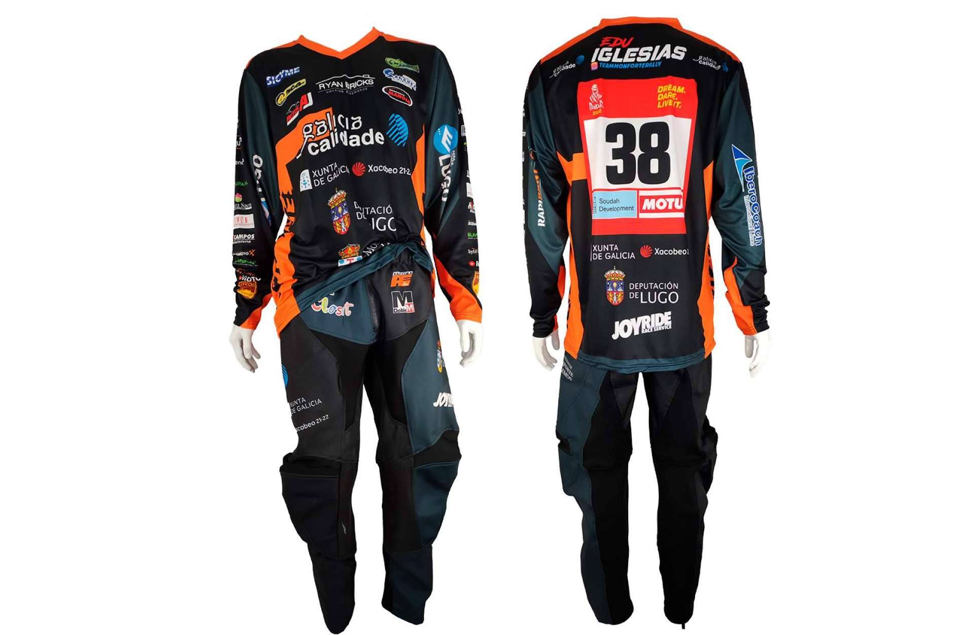 ADHESIVOSEMBARRADOS presenta equipaciones offroad personalizadas para la nueva temporada