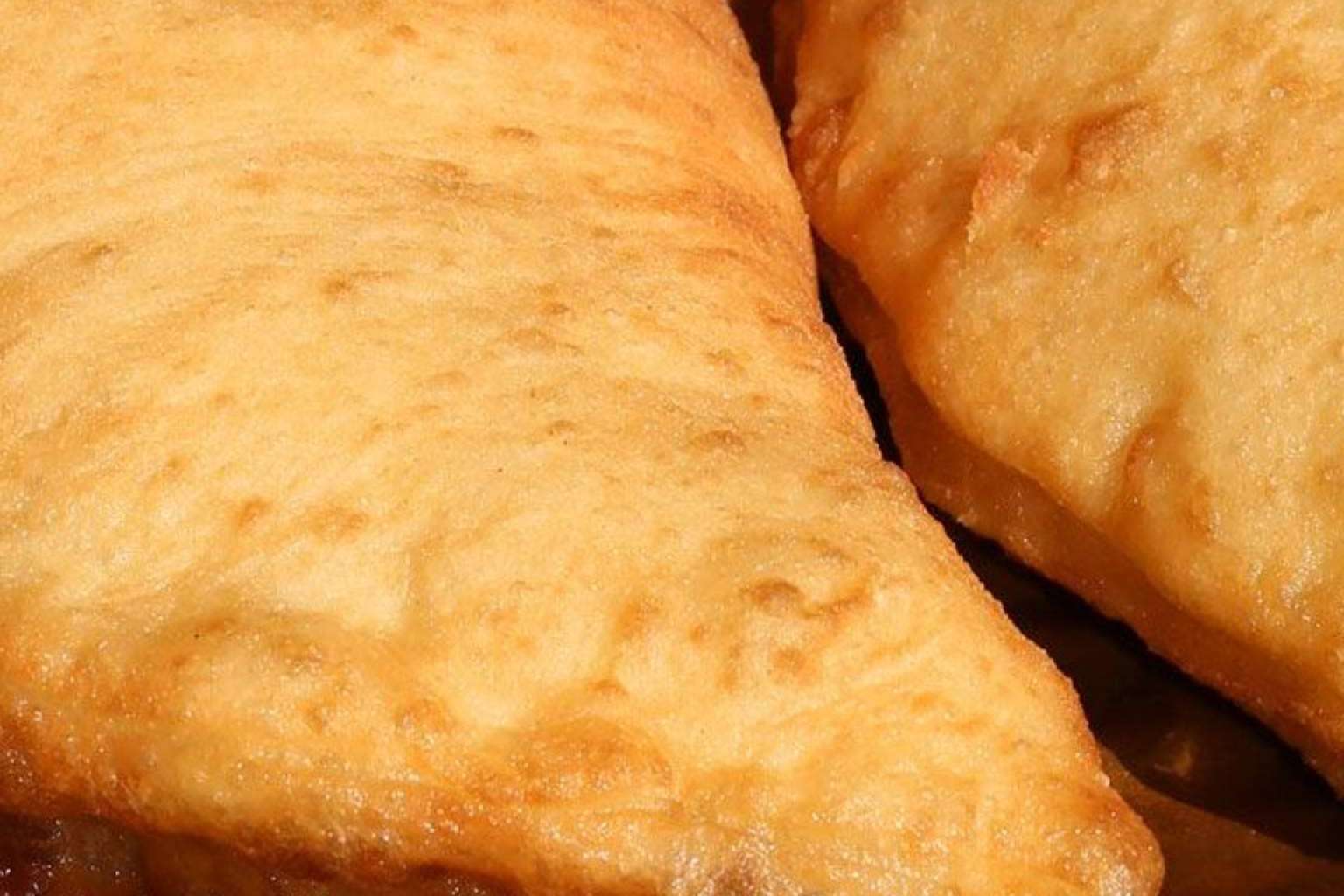 La pizza frita, una insignia de Spaccanapoli Da Daniele