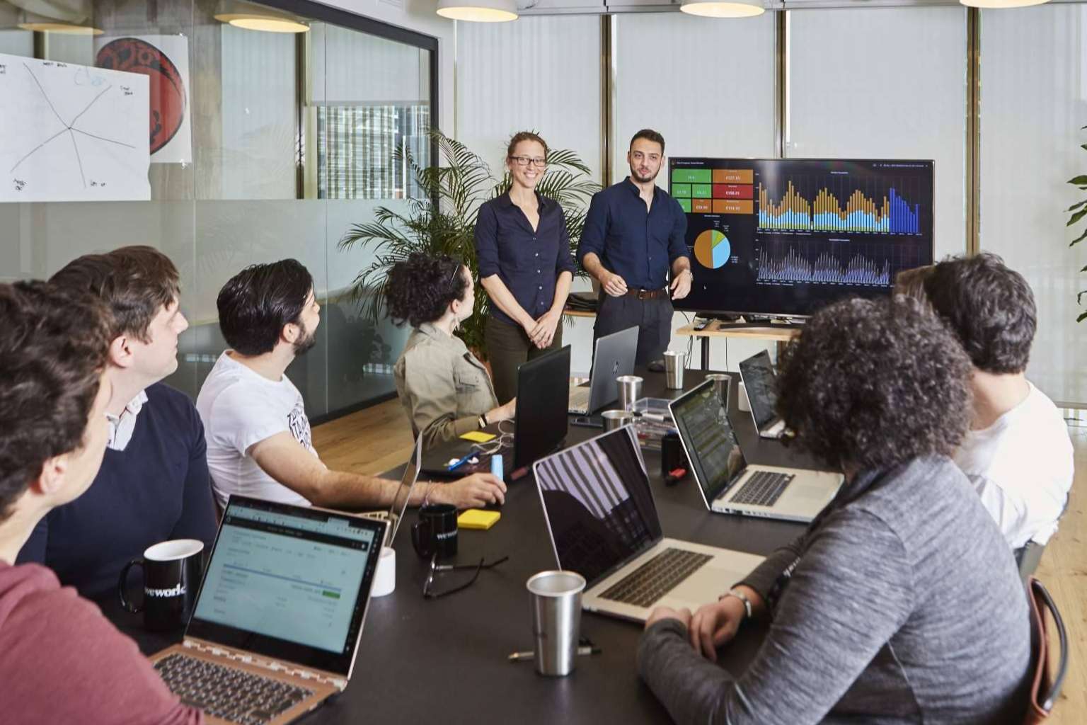 ¿Complemento o competencia? Cómo la IA potencia la inteligencia humana en el mundo profesional