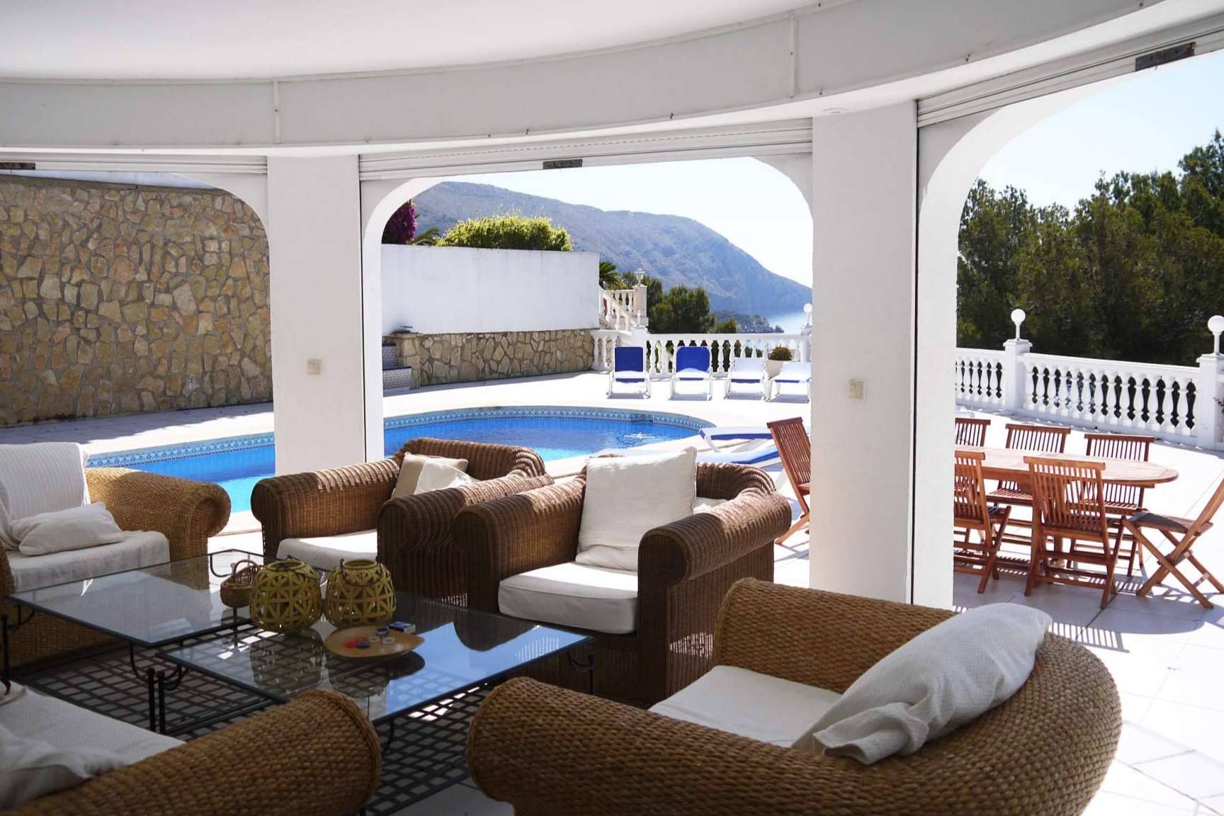 Alquileres Agatha Martínez transforma el turismo residencial en Calpe con villas y apartamentos con piscina