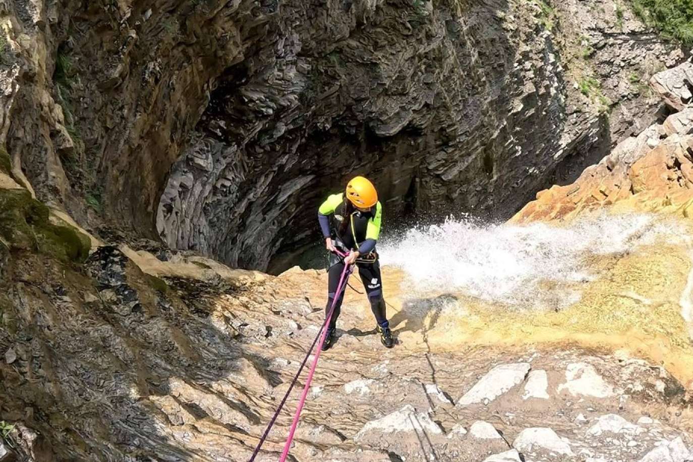 Pirineos; Emoción y Deporte. Barranquismo en Jaca y Vía Ferrata Sorrosal te Esperan este Verano