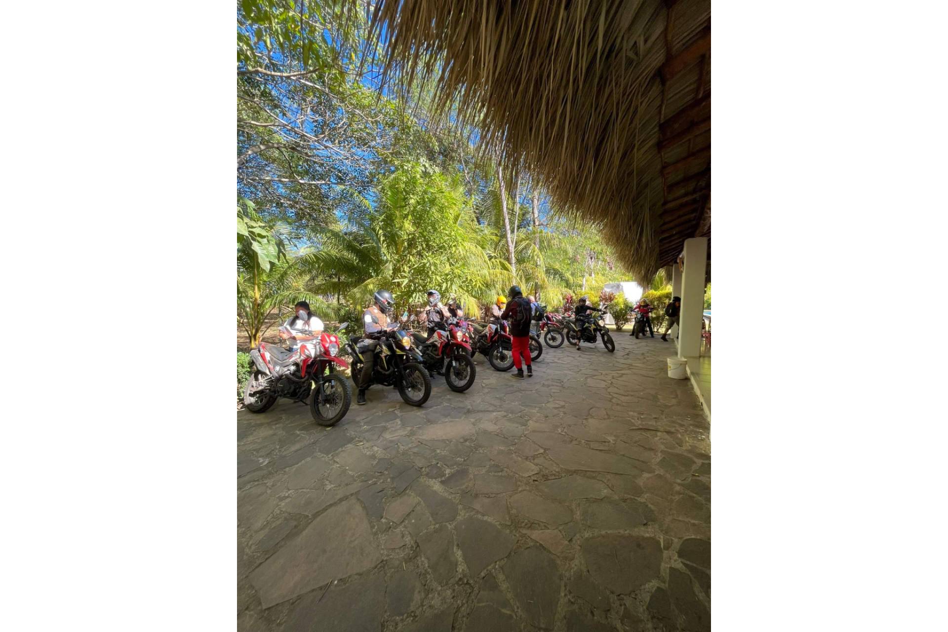 Viajar por Costa Rica en moto, una ruta organizada por Motorbeach Viajes con enfoque de aventura y naturaleza
