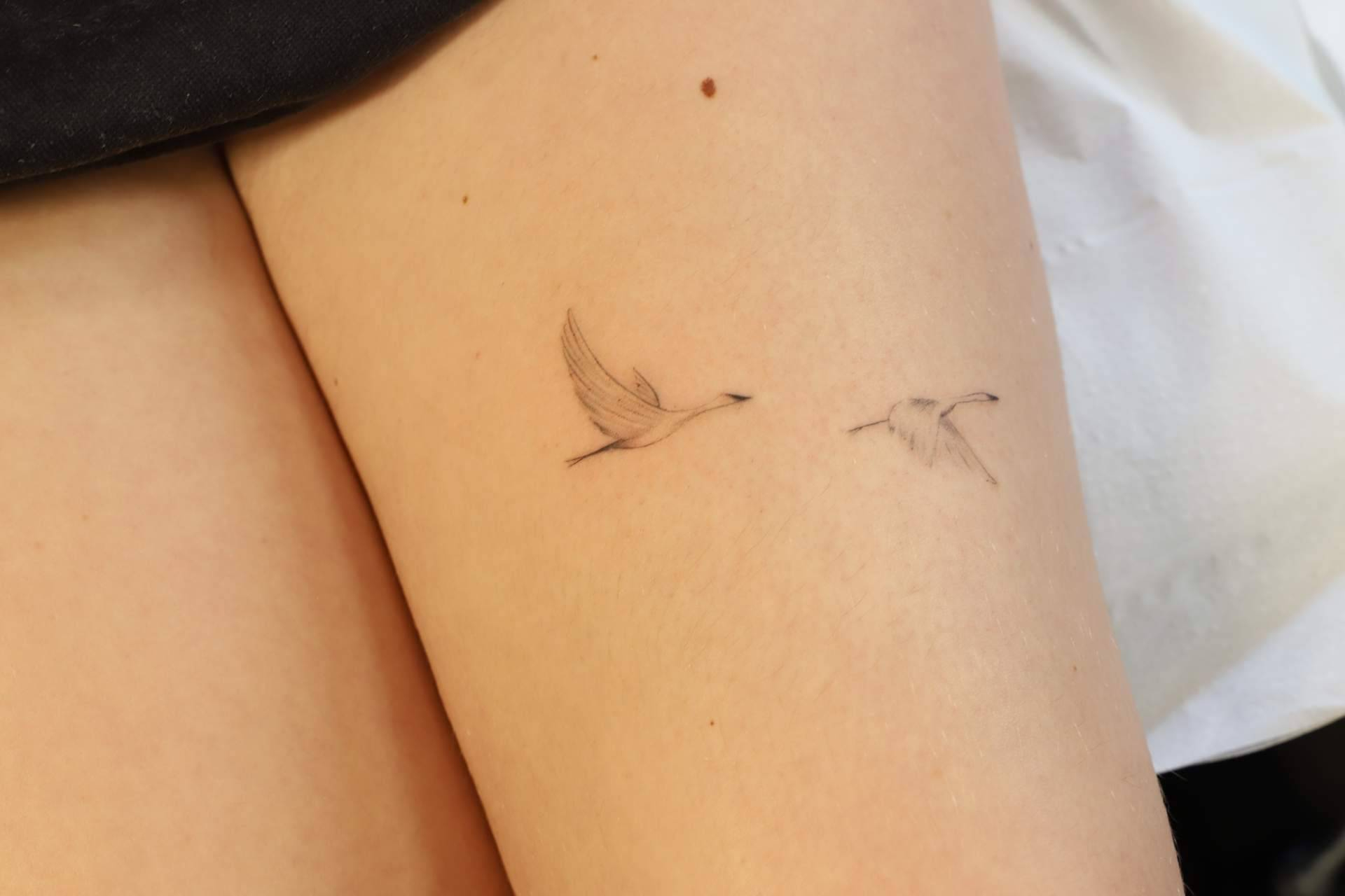 Referente en A Coruña, La Tatuajería destaca por su dominio en tatuajes realistas, geométricos y fine line