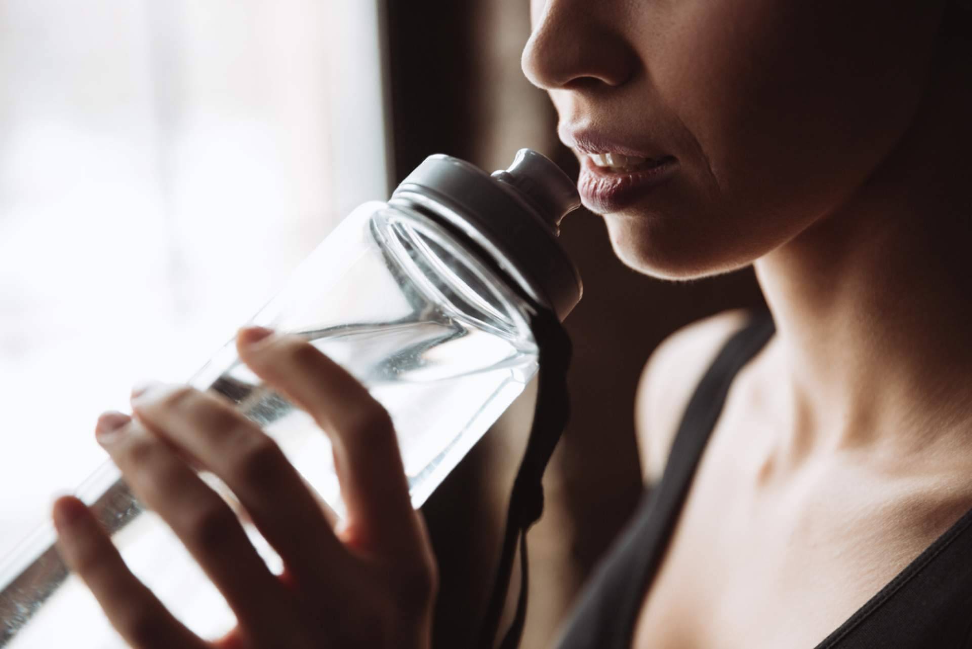Revolution AQUA impulsa el acceso al agua filtrada en casa por 19,90 euros al mes
