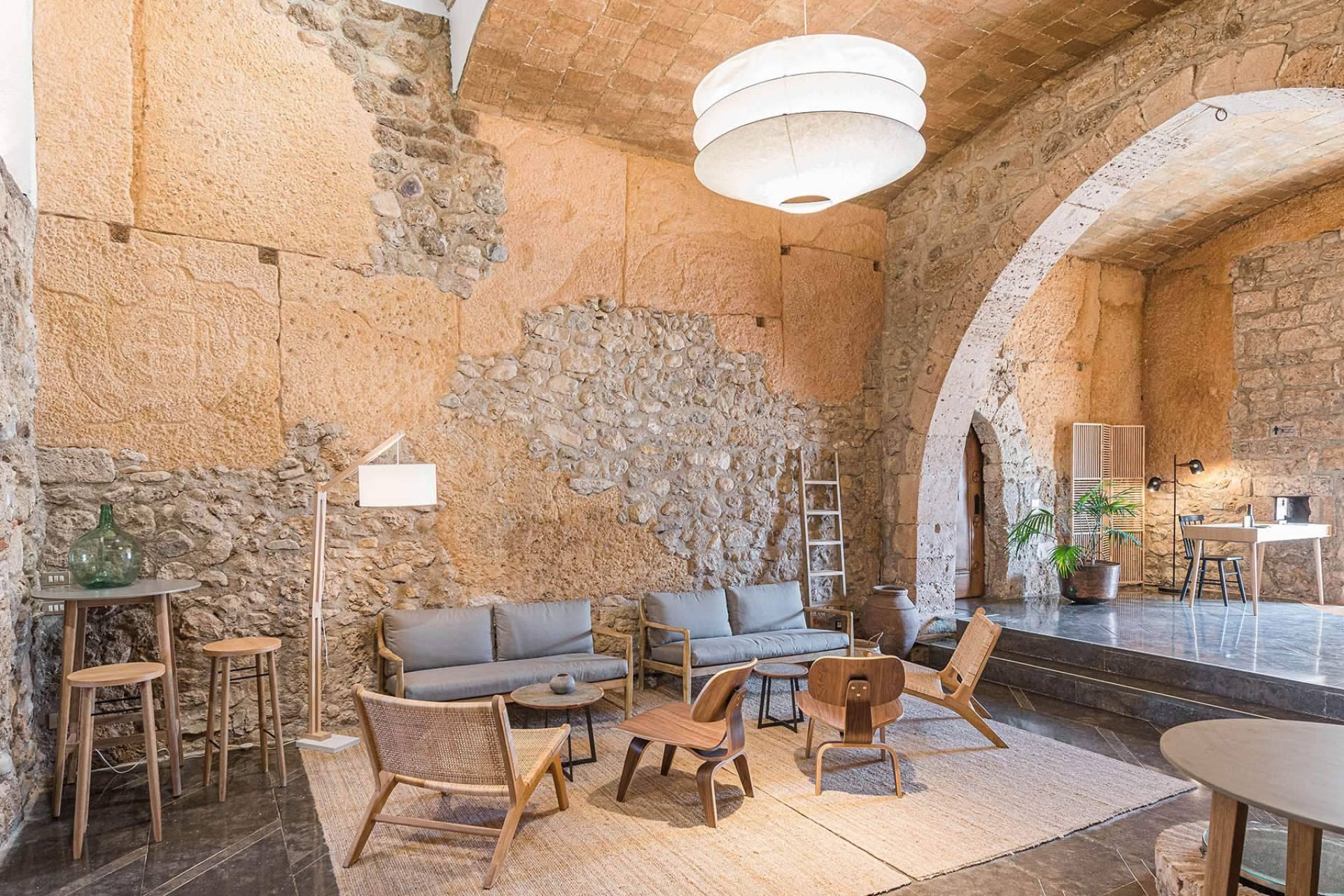 Interiorismo que conecta marca y cliente; así transforma INDAStudio restaurantes y bodegas en Barcelona