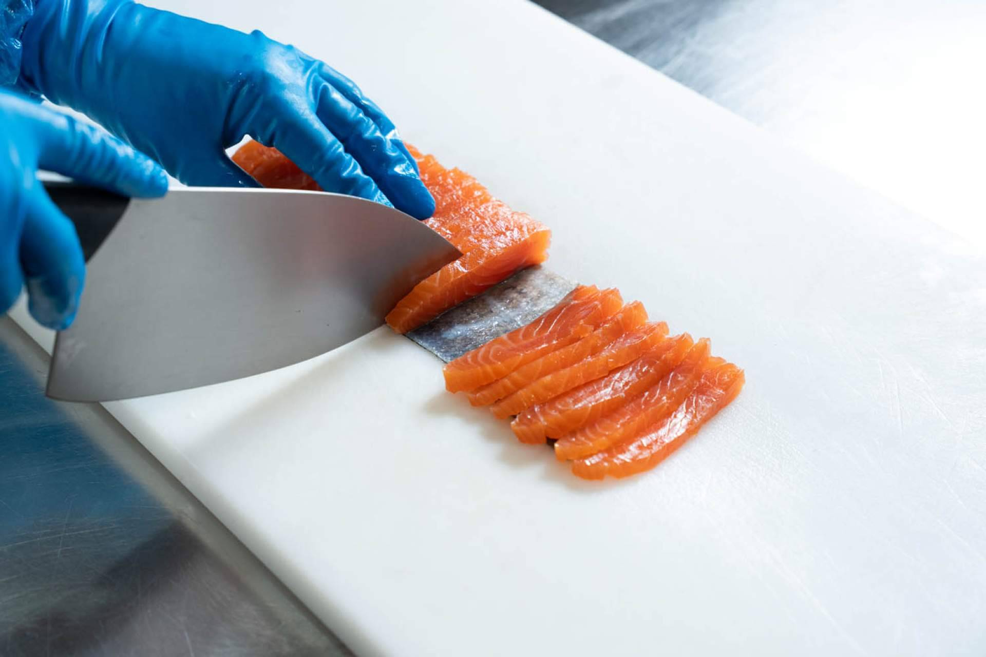 El sabor gourmet del salmón ahumado artesanal llega a todos los hogares a través de Anfele Ahumados