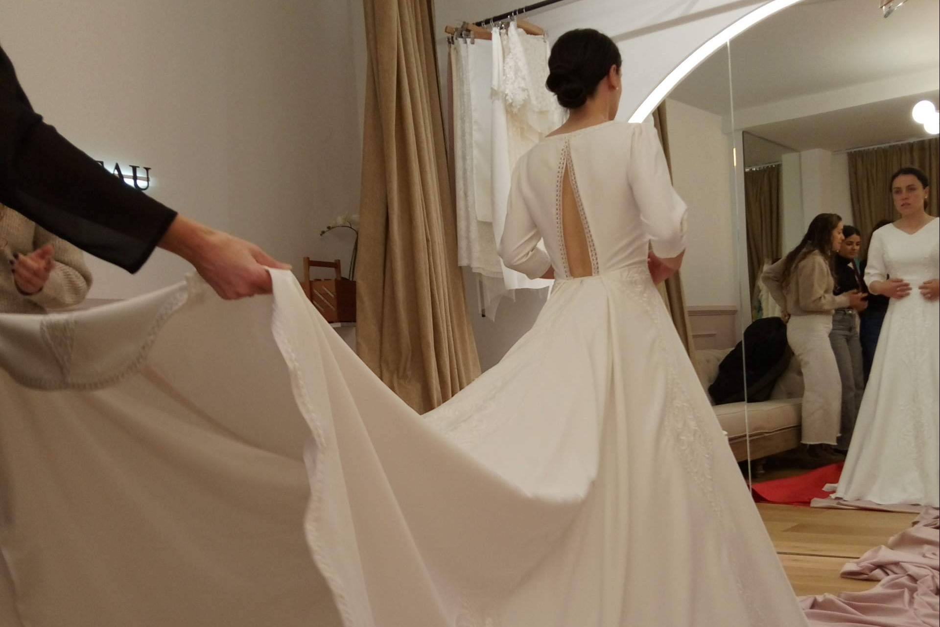 De la tela al altar; así es una prueba de novia en el atelier deValérie