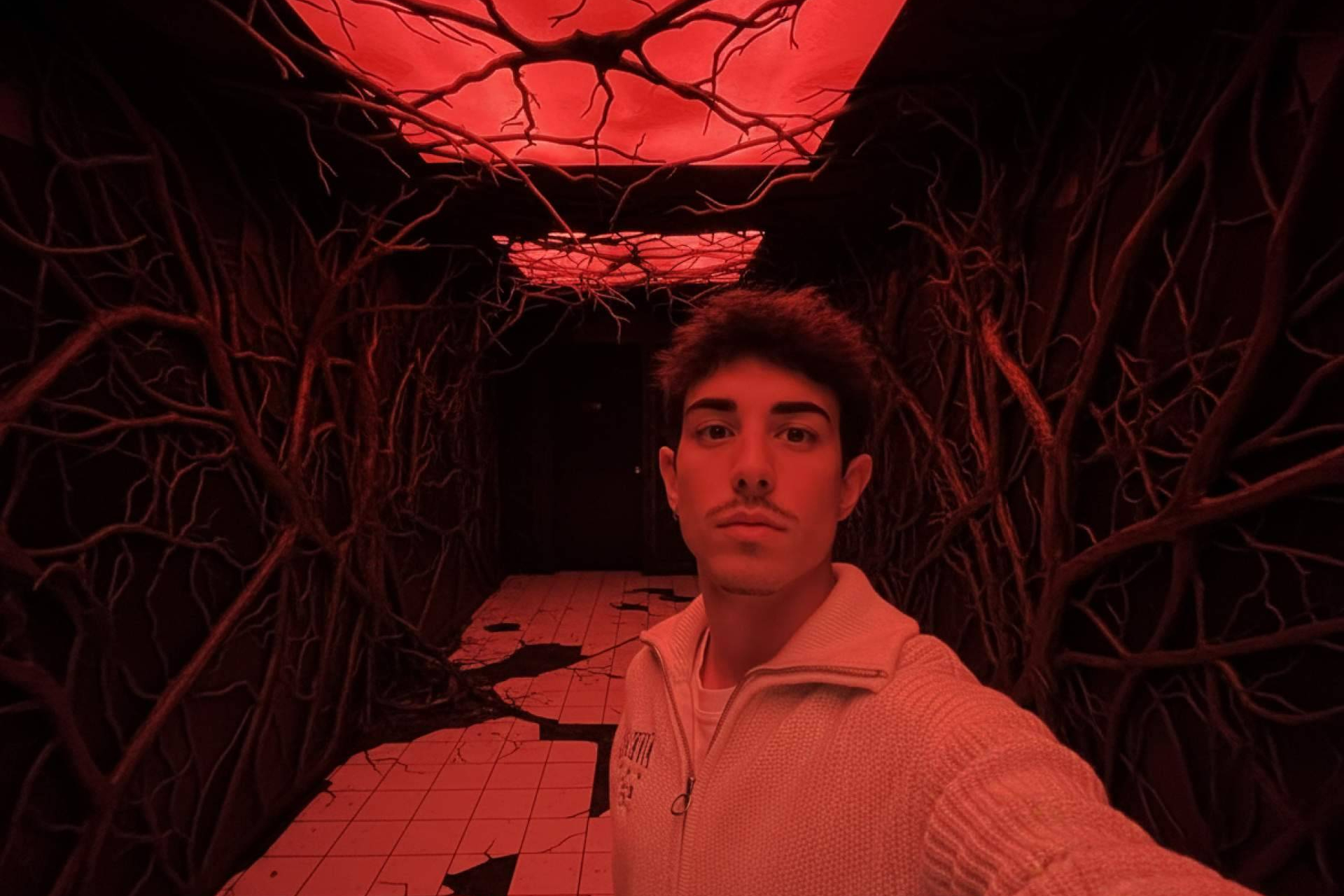 Cuando la ficción se cuela en casa; el influencer Hugo Calafer recrea Stranger Things y causa alarma