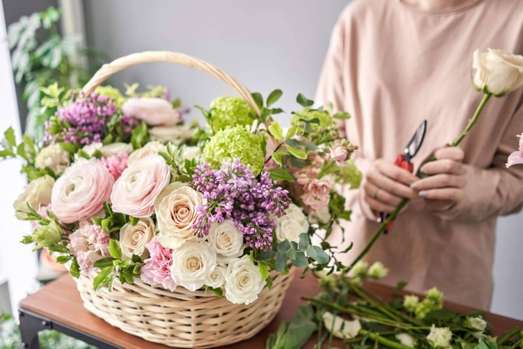 La Rosa de Oro refuerza su presencia como floristería en Sevilla con reparto propio