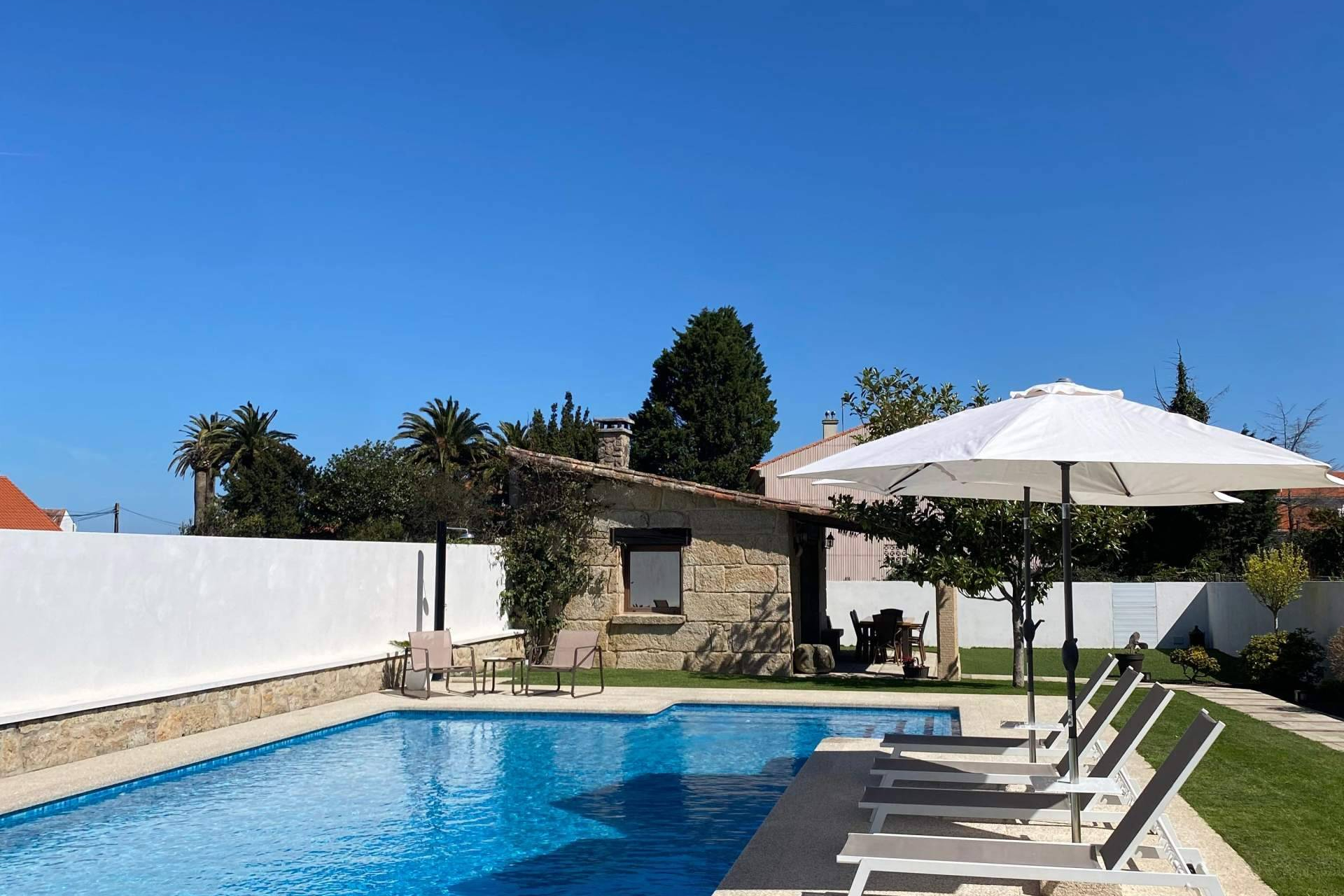 Viña de Millán, una vivienda vacacional con piscina con encanto en O Grove , Rías Baixas