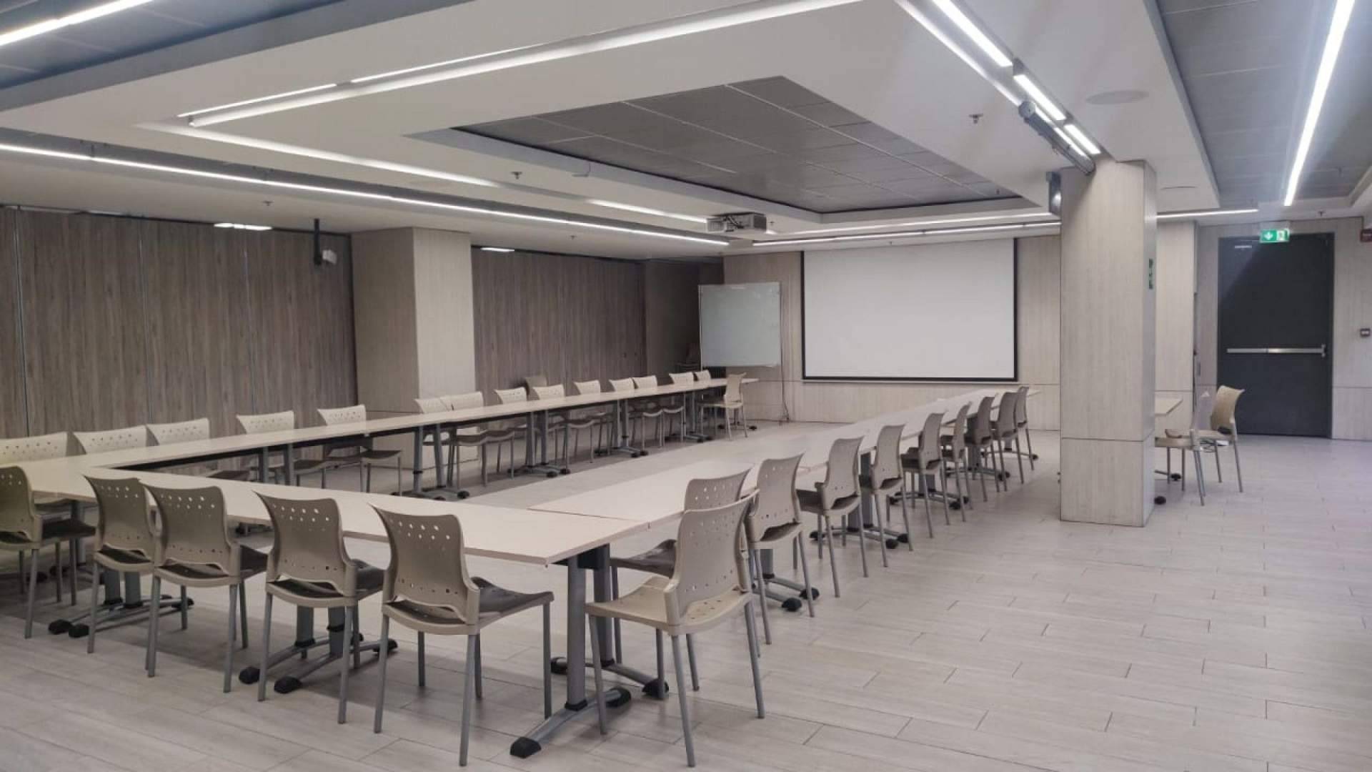 Sale a la venta edificio corporativo de 6 pisos para oficinas en zona estratégica de Bogotá, Colombia