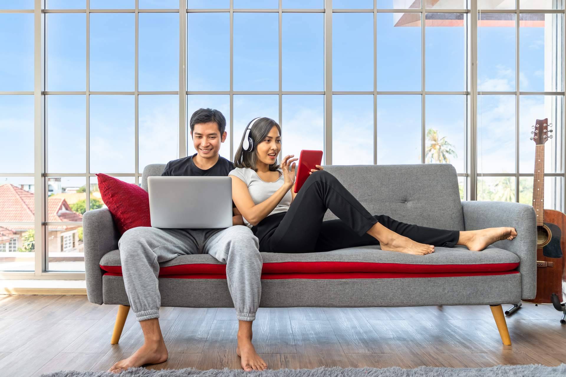 Claves para comprar sofá y mejorar el confort del salón, según La Tienda HOME