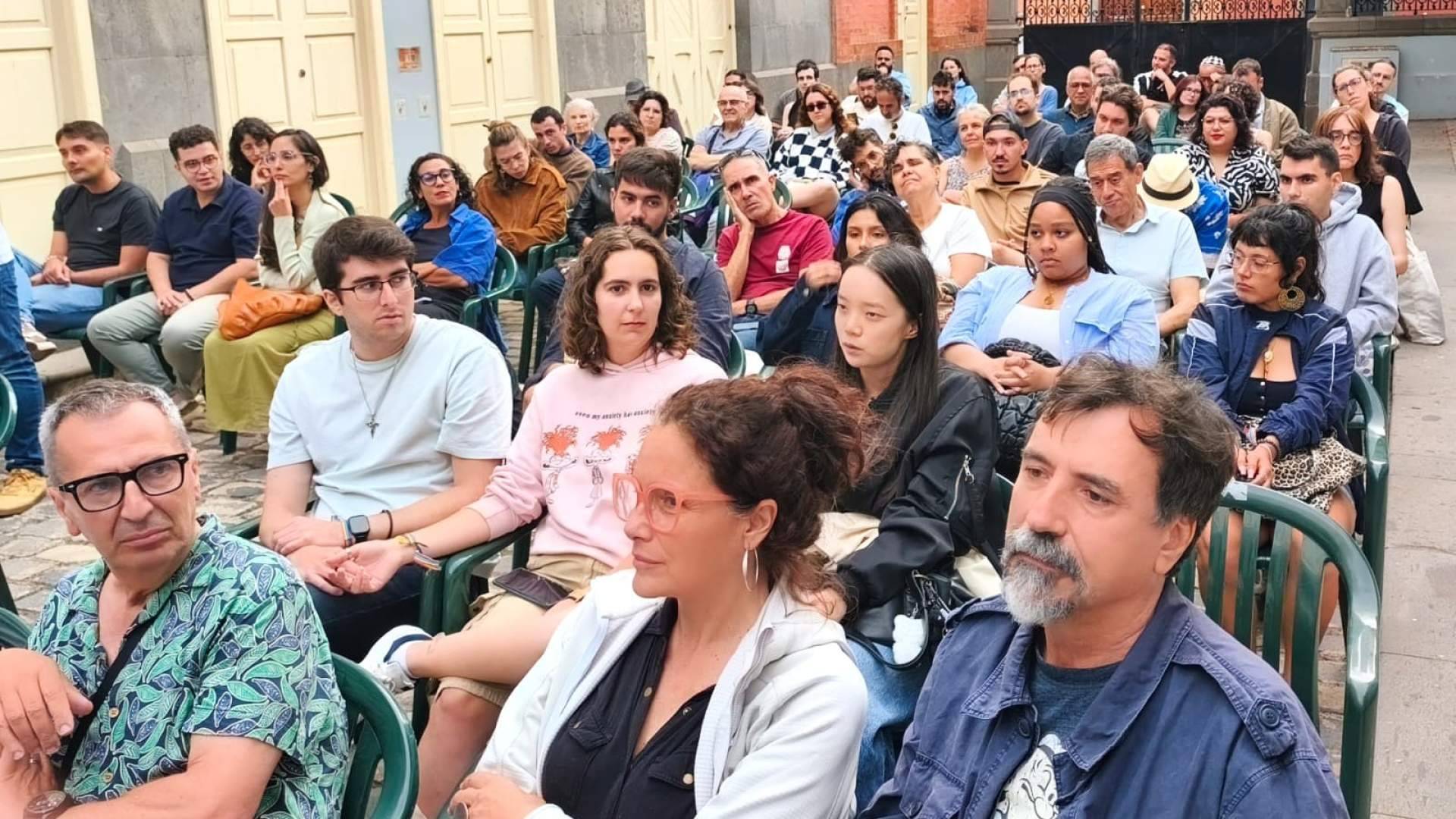 Mikel Herrán reclamó la historia disidente en la apertura del Ciclo 'Activistas sin salón'